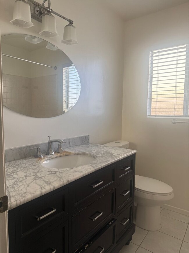 Building Photo - SPACIOUS 4 BEDROOM 3 BATH HOME