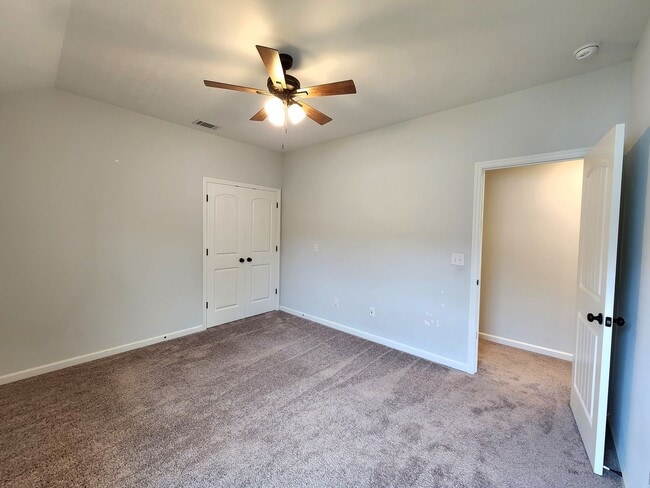 Building Photo - 4 Bedroom Ranch in Willow Oak Village