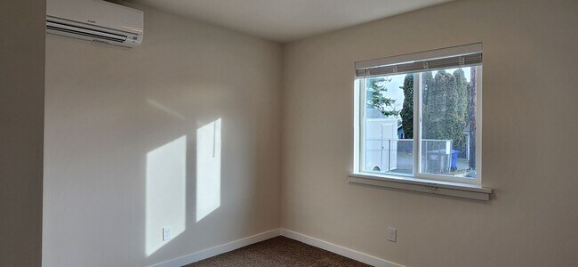 Building Photo - 3213150