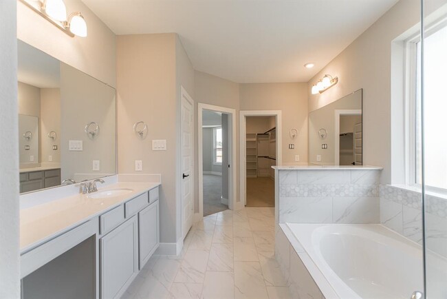 Building Photo - 2016 Woodland Park Ct