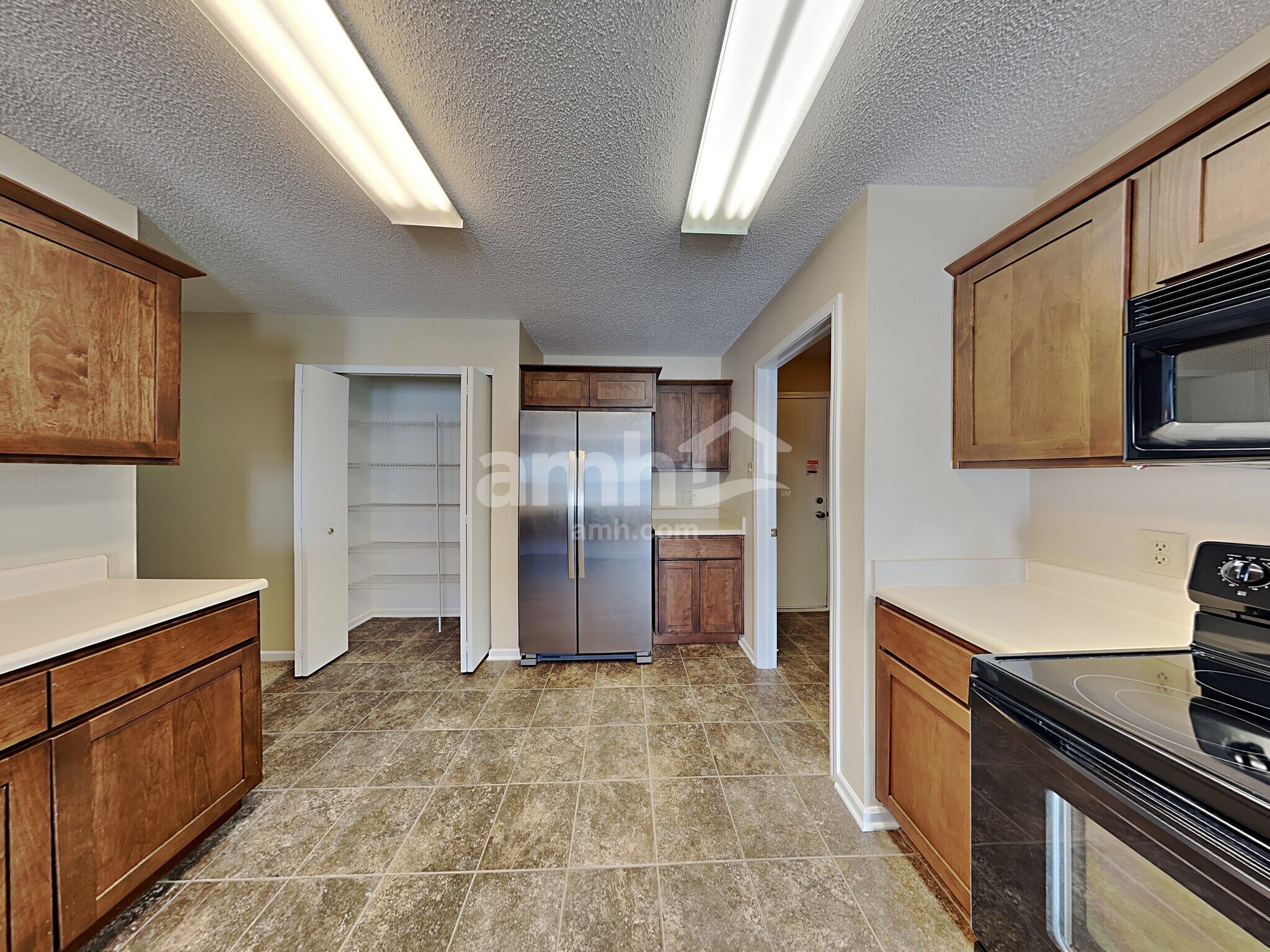 Building Photo - 717 Hickory Pine Dr