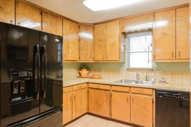 Building Photo - Cute & Convenient Home in Mission!