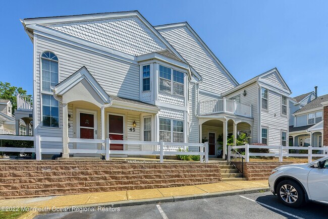 Primary Photo - 45 Tulip Ln
