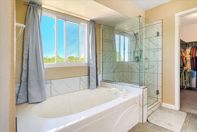 Building Photo - Expansive 5 Bedroom Home in St. George!