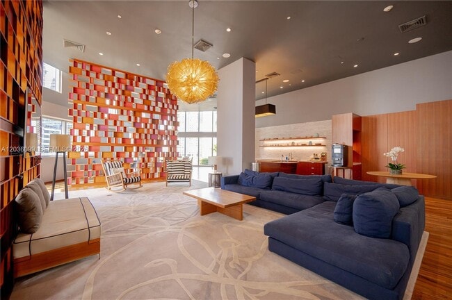Building Photo - 1300 Brickell Bay Dr