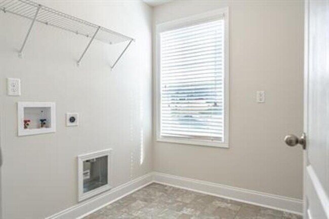 Building Photo - 655 N Prince Henry Way