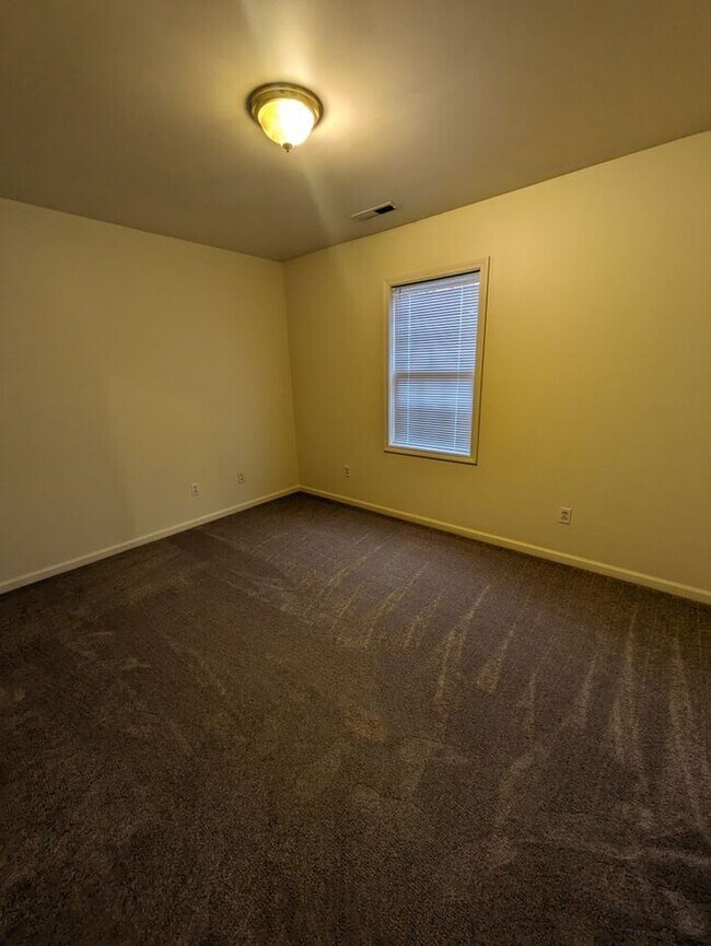 Building Photo - 2BD/2.5BA Townhome at Water Oaks in Hickor...