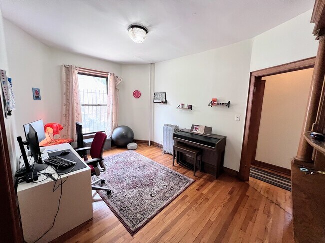 Building Photo - 3216 W Altgeld St