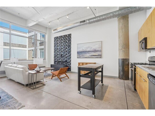 Building Photo - 700 N Washington Ave