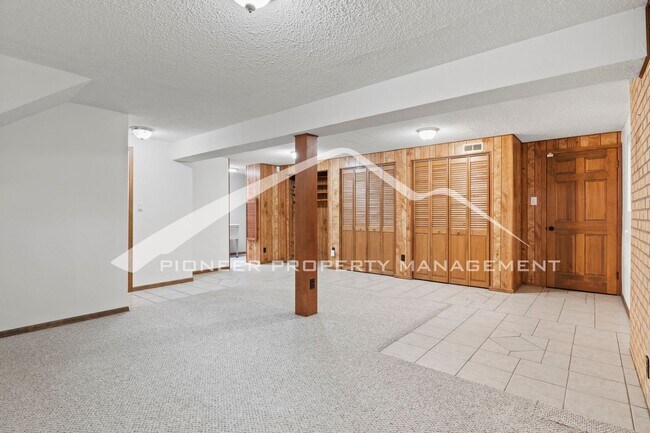 Building Photo - 1024 Pike Dr
