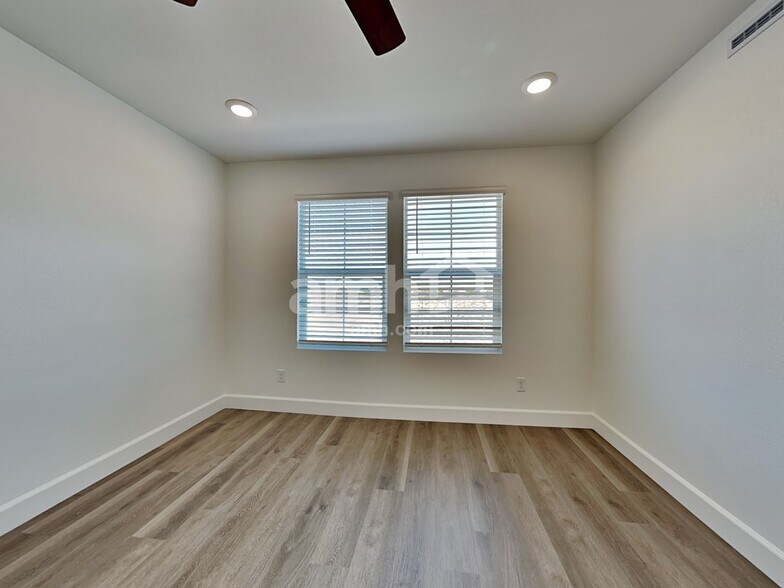 Building Photo - 6471 Aspen Mountain Ave