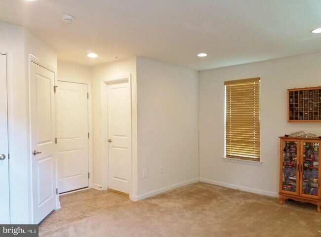 Building Photo - 611 Washington Sq