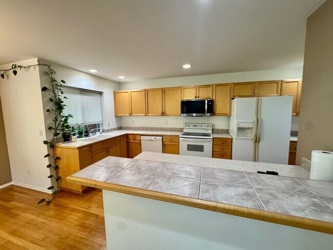 Building Photo - Bothell Townhouse