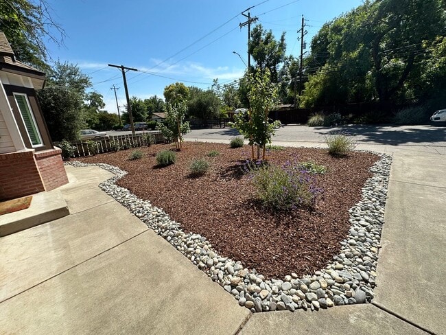 Building Photo - 1402 Clara Ln