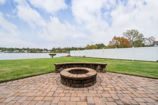 Building Photo - 625 Creekwood Dr