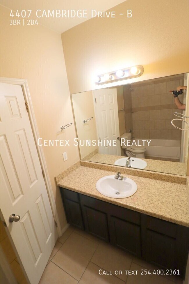 Building Photo - 4407 Cambridge Dr