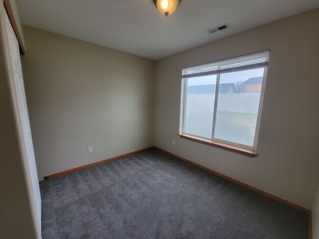 Building Photo - Comfortable 4-Bedroom Home with Fenced Bac...