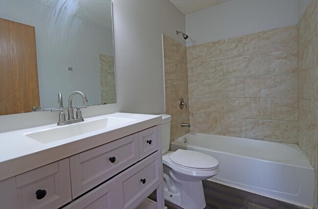 Building Photo - 1417 Wild Oats Dr