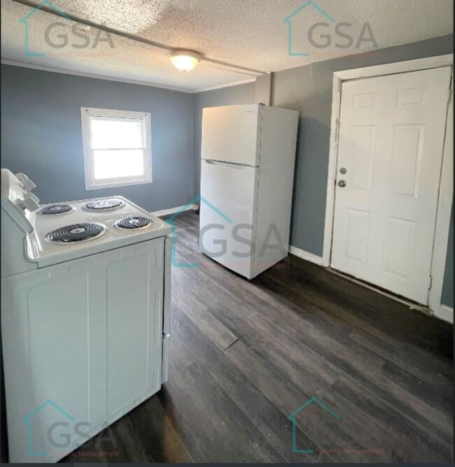 Building Photo - 2 Bedroom 1 Bath MOVE IN SPECIAL 1/2 OFF FIRST MONTH'S RENT