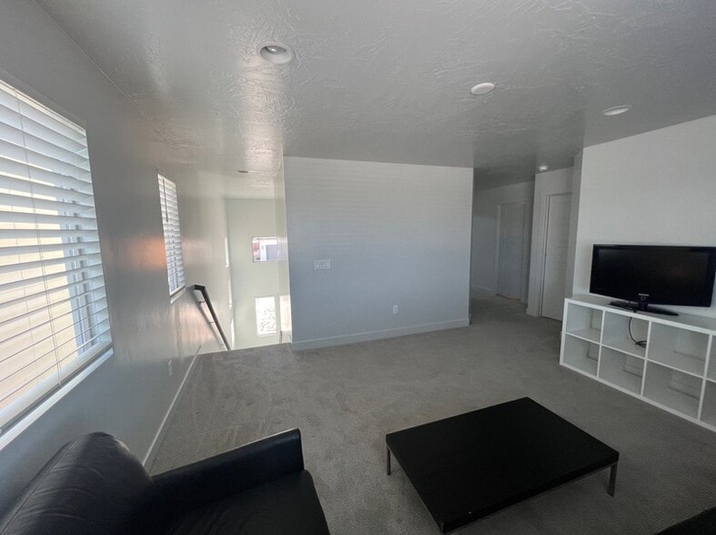 Building Photo - 4095 Phobos Ln