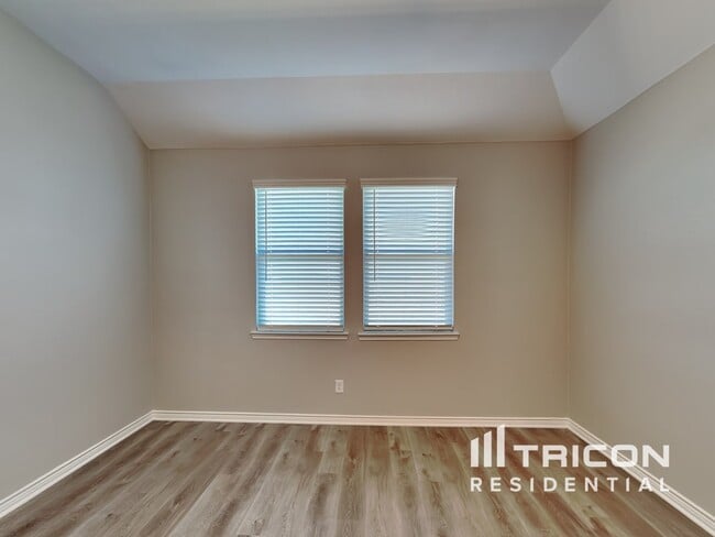 Building Photo - 714 Barbary Ln
