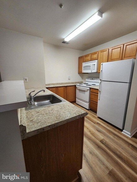 Building Photo - 10 Greystone Ct
