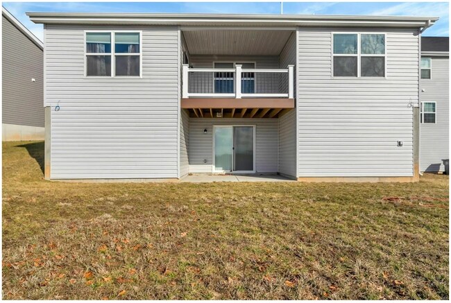Building Photo - 527 Brookside Forest Ct
