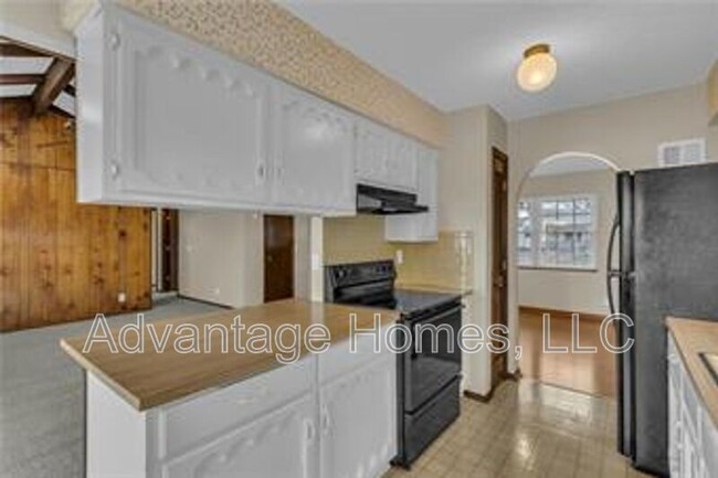 Building Photo - 15908 W Brougham Ct