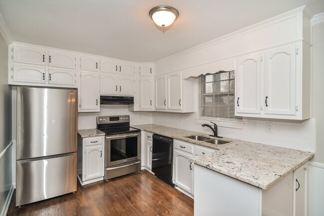 Building Photo - Charming 3 Bedroom in Bessemer