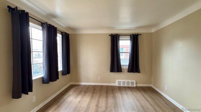 Building Photo - 855 John Daly St