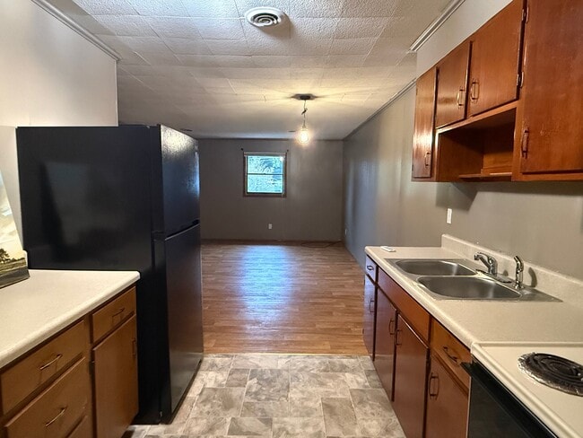 Building Photo - 2506 Elizabethton Hwy