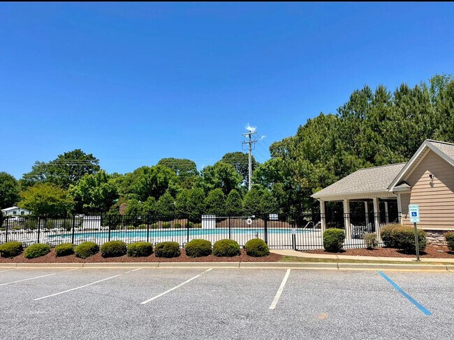Building Photo - 110 Northwild Dr
