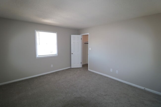 Building Photo - 4007 S Bend Dr