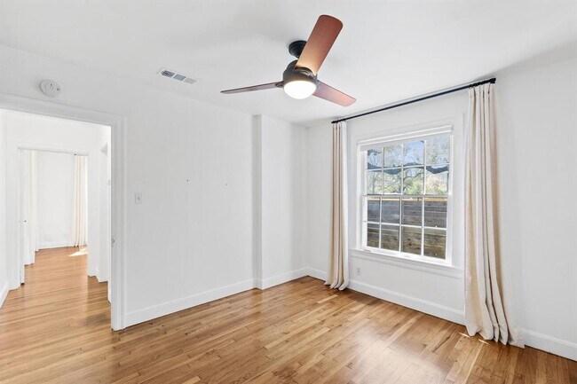 Building Photo - 1318 Bonham Terrace