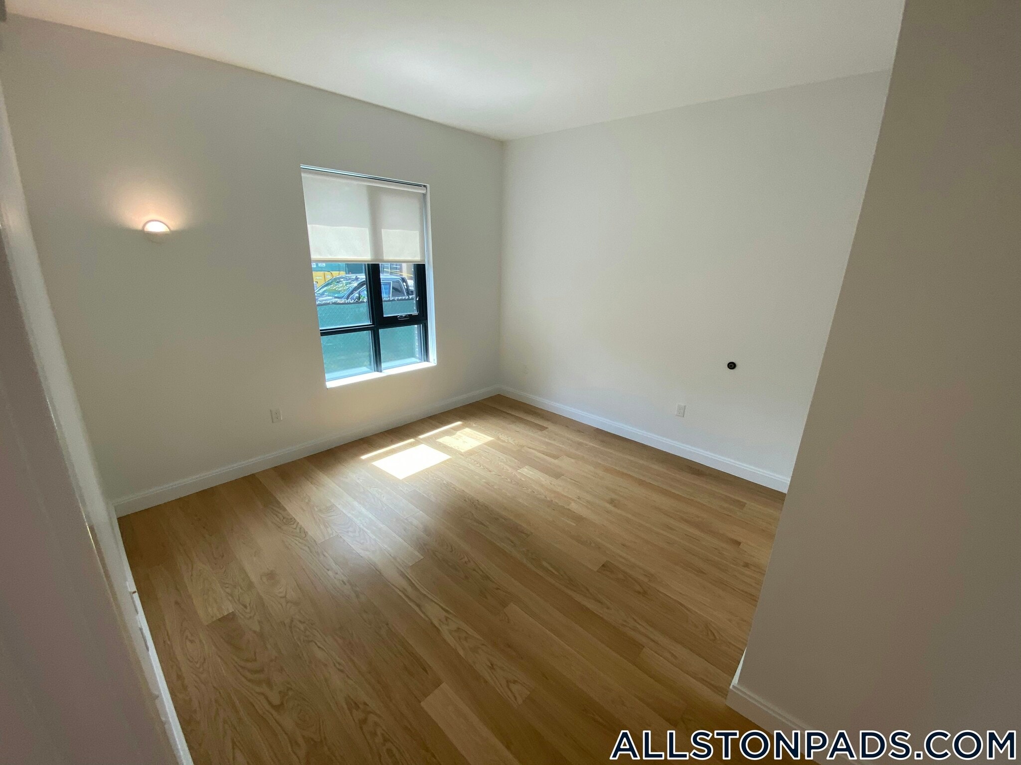 Building Photo - 83 Gardner St