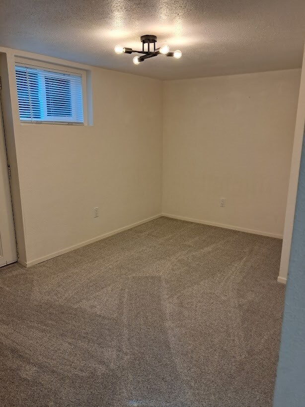 Building Photo - 3911 NE Rova Rd