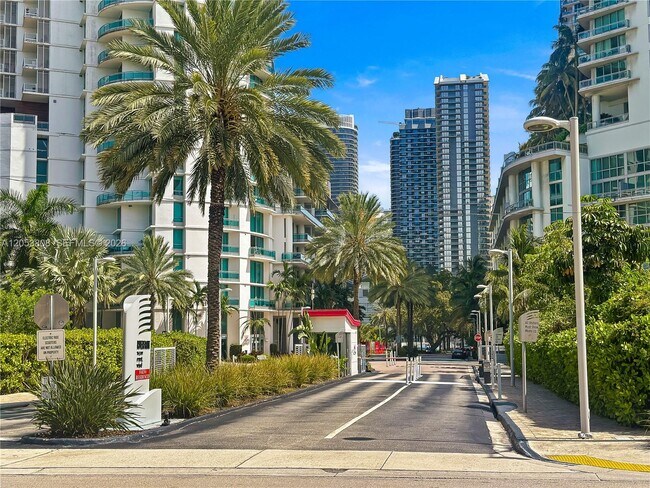 Building Photo - 350 S Miami Ave