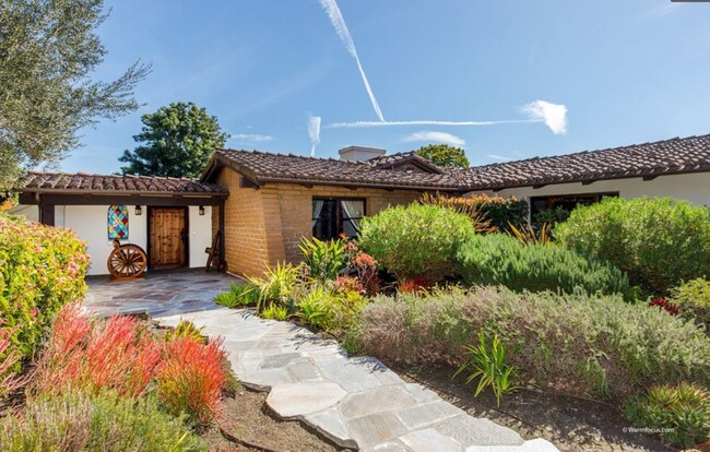 Building Photo - This Beautiful Hacienda Style Home combine...