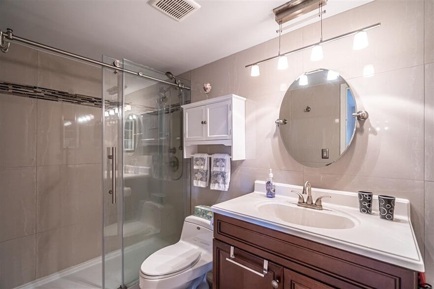 Building Photo - 1830 Embassy Dr