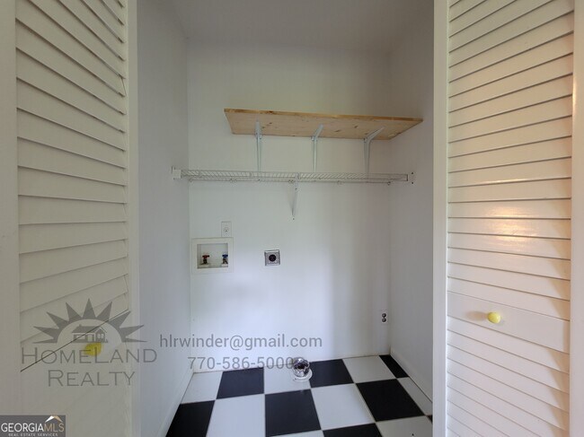 Building Photo - 432 Lakeview Dr SW