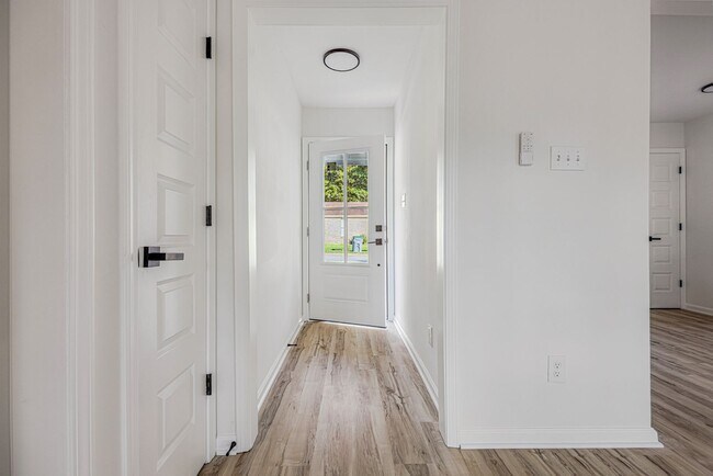 Building Photo - 3869 Cedar Path Dr