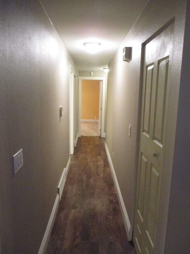 Building Photo - 3 Bedroom + Bonus, 2.5 Bathroom Gig Harbor...