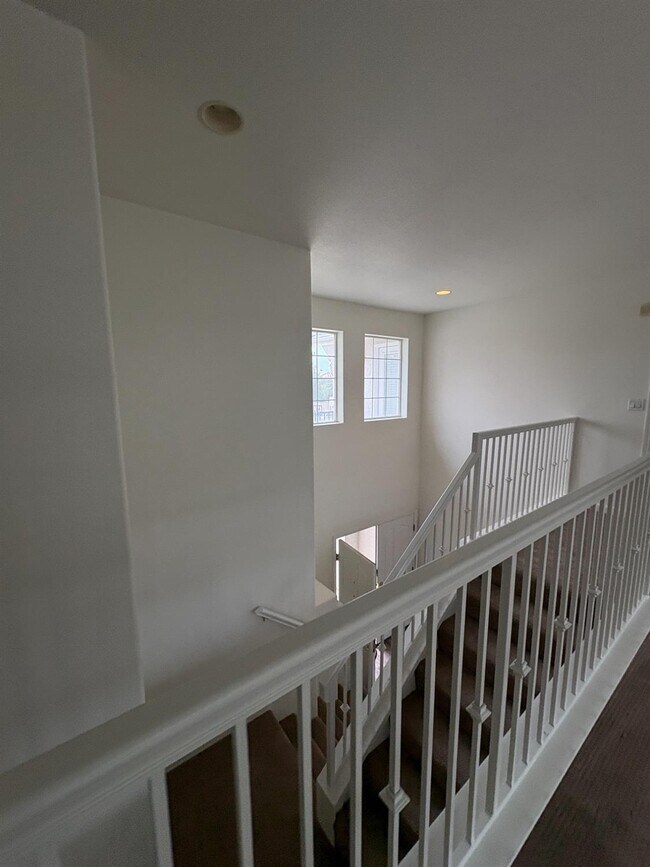 Building Photo - 3437 Greenfield Ave