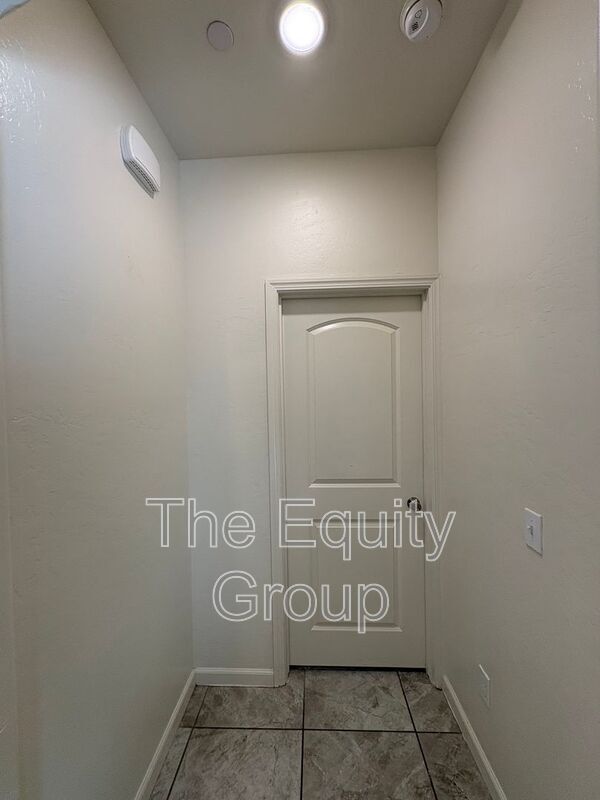 Building Photo - 3215 N Kent St