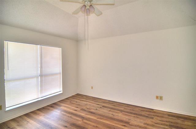 Building Photo - 8901 Greentree Dr
