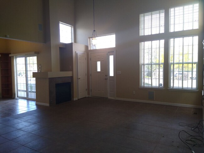 Building Photo - HUGE 3 Bedroom 3 Bath Home in Gated Community