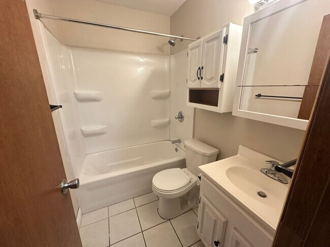 Building Photo - Charming 2 bed, 1 bath ranch home