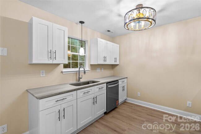 Building Photo - 697 Rebecca Jane Dr