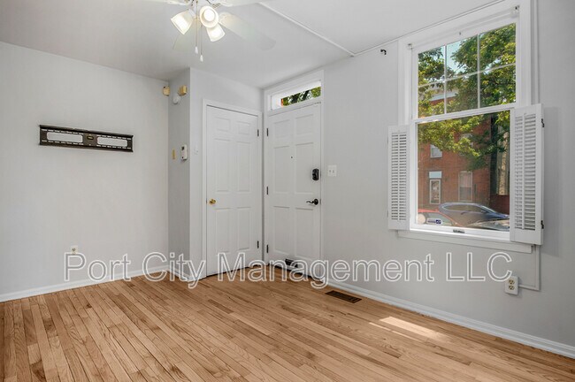 Building Photo - 2110 E Fairmount Ave