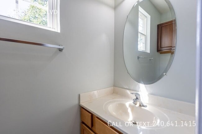 Building Photo - 858 Selby Blvd